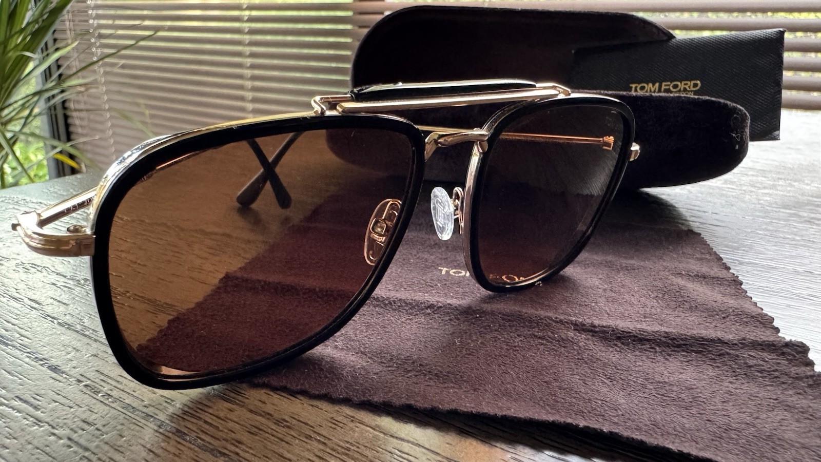 Tom Ford Huck TF665 01E Sunglasses Black/Gold Brown Lenses 58-17 145 w/ Case