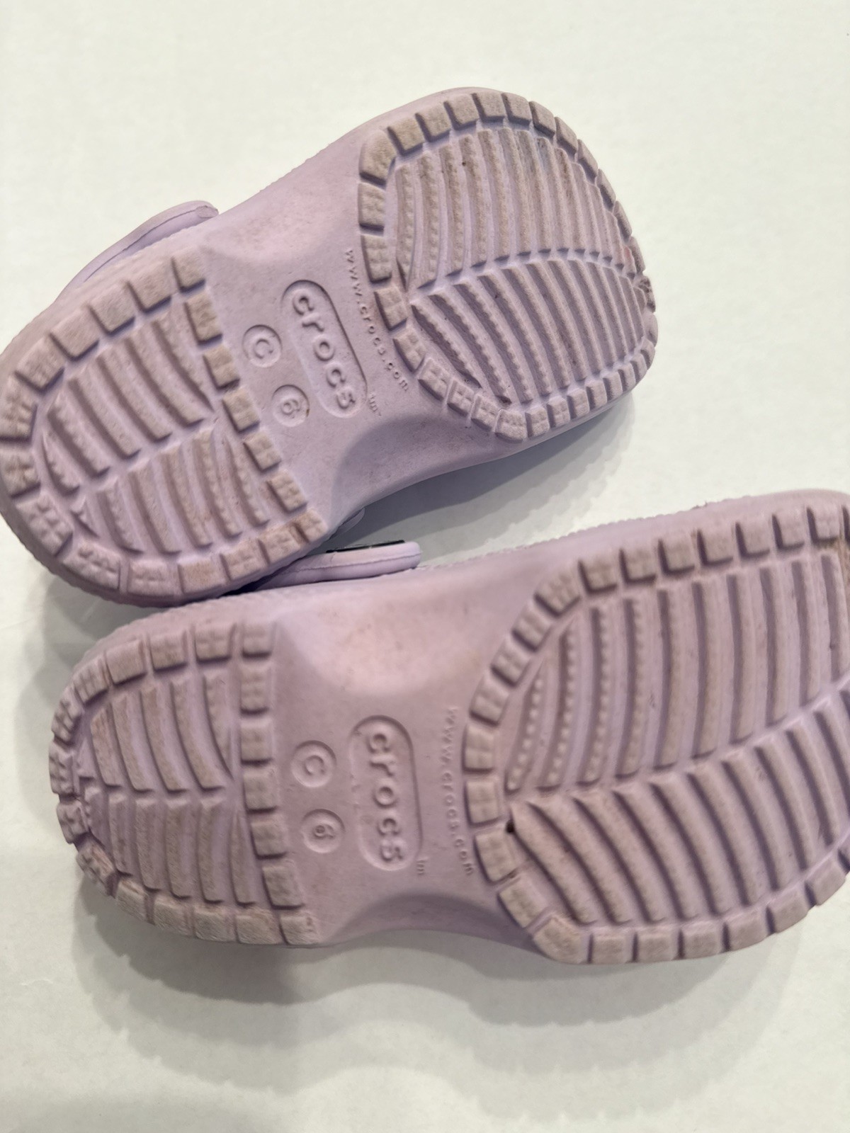 Size C6 Crocs Lavender Purple Pre-Owned Clogs