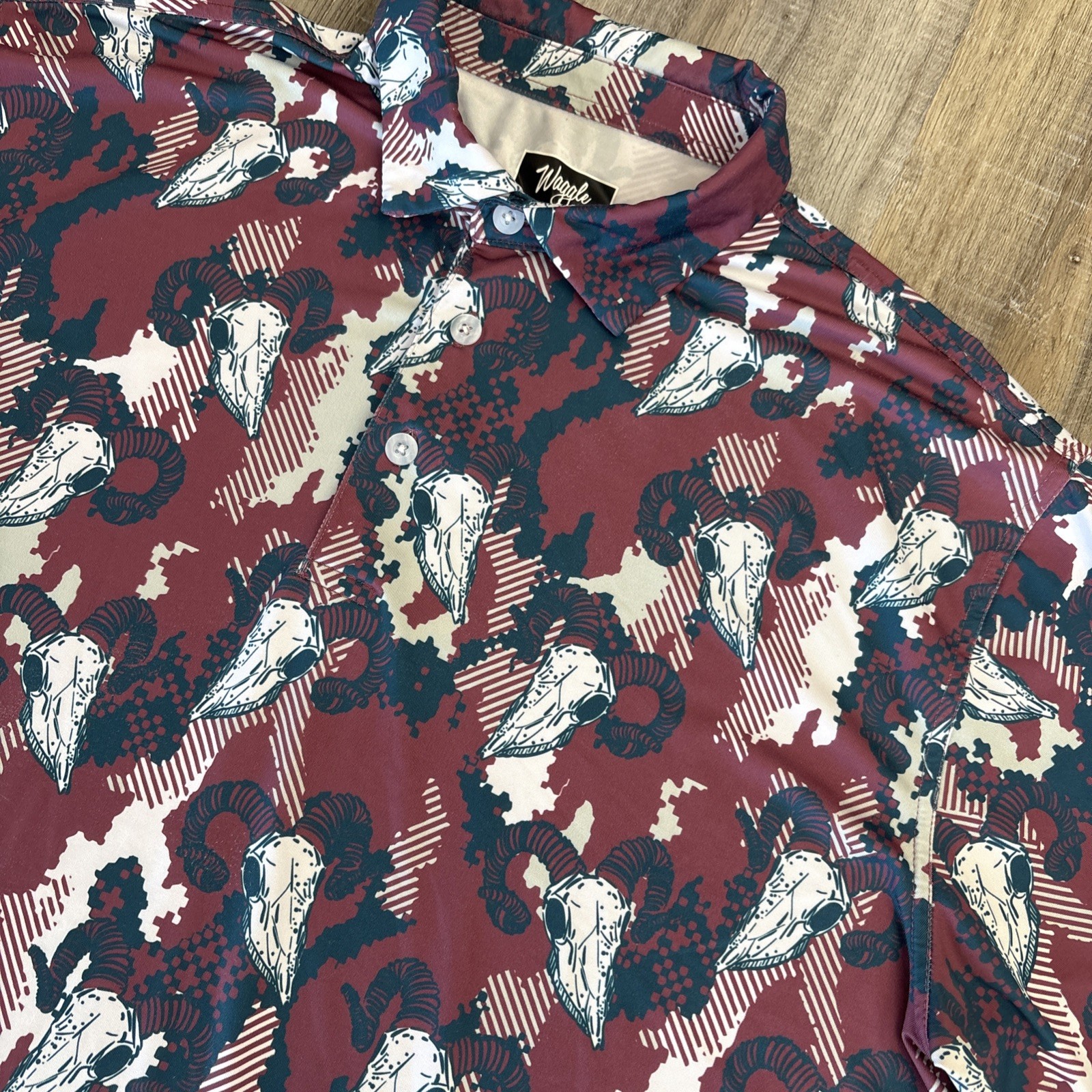 Waggle Golf Polo Shirt Men XL Southwestern Ram Bighorn Skull Design Performance