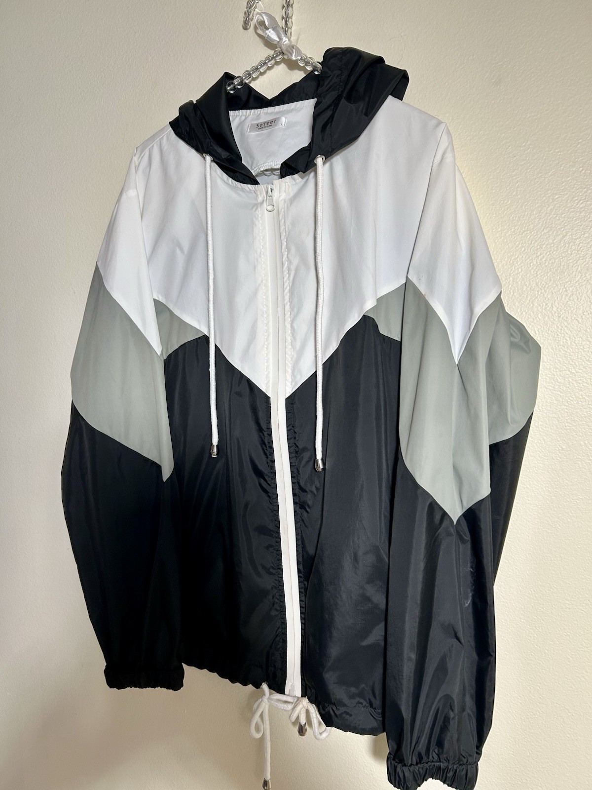 Windbreaker Jacket LG Black & White Lightweight With 2 Front Pockets & Zip Front