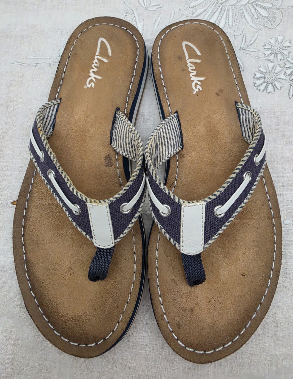 Clarks Collection Womens Slip On Blue/White Thong Flip Flop Sandal, 6M