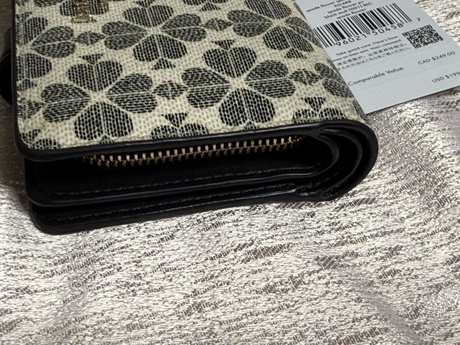 Kate Spade Medium Bifold Wallet Spade Flower white KG488 NWT $199 MSRP EUC