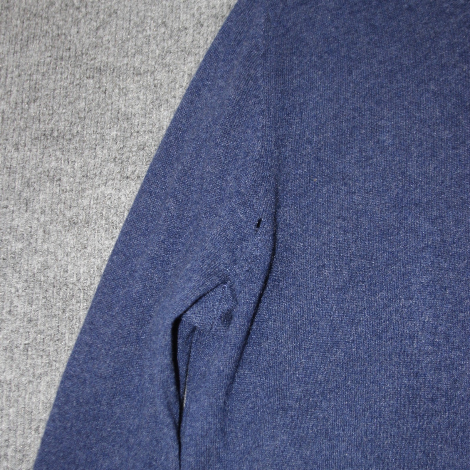 John W Nordstrom V-Neck Sweater Women M Blue 100% Cashmere Long Sleeve