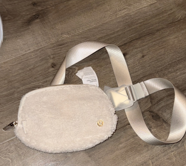 lululemon everywhere crossbody bag 2l. Furr bag great for fall or winter.