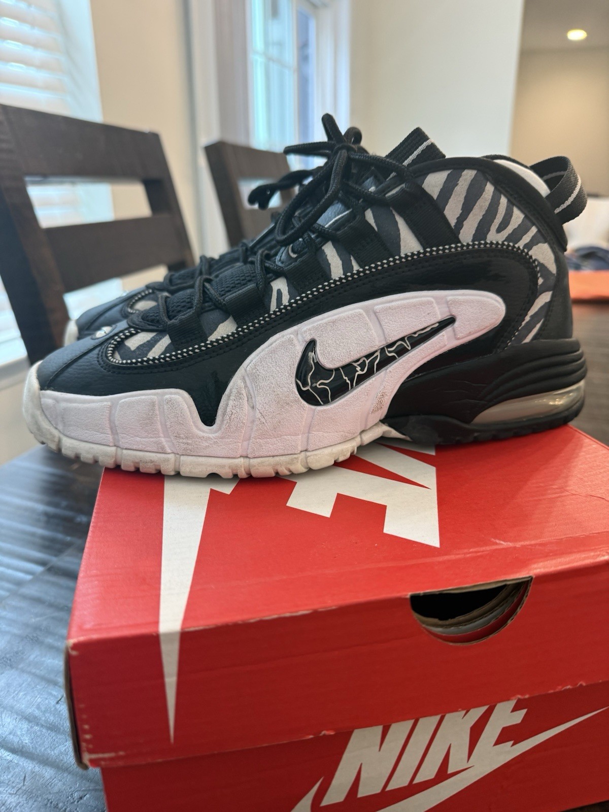 Nike Air Max Penny 1 Tiger Stripes Men’s Low Top Lace-Up Sneakers FD0783-010