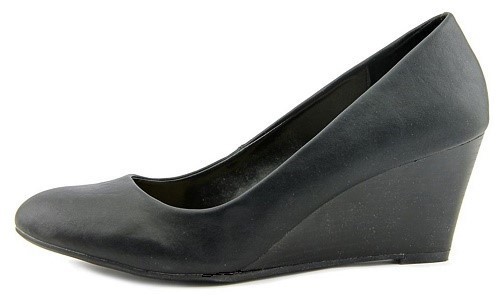 Report Vasco wedge pump black 2.5 ” heels sz 6 Med NEW