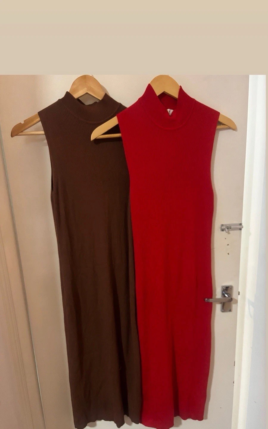 Set Of 2 Medium Turtleneck Sleeveless Knit Fabric Medium M Dresses Brown And Red