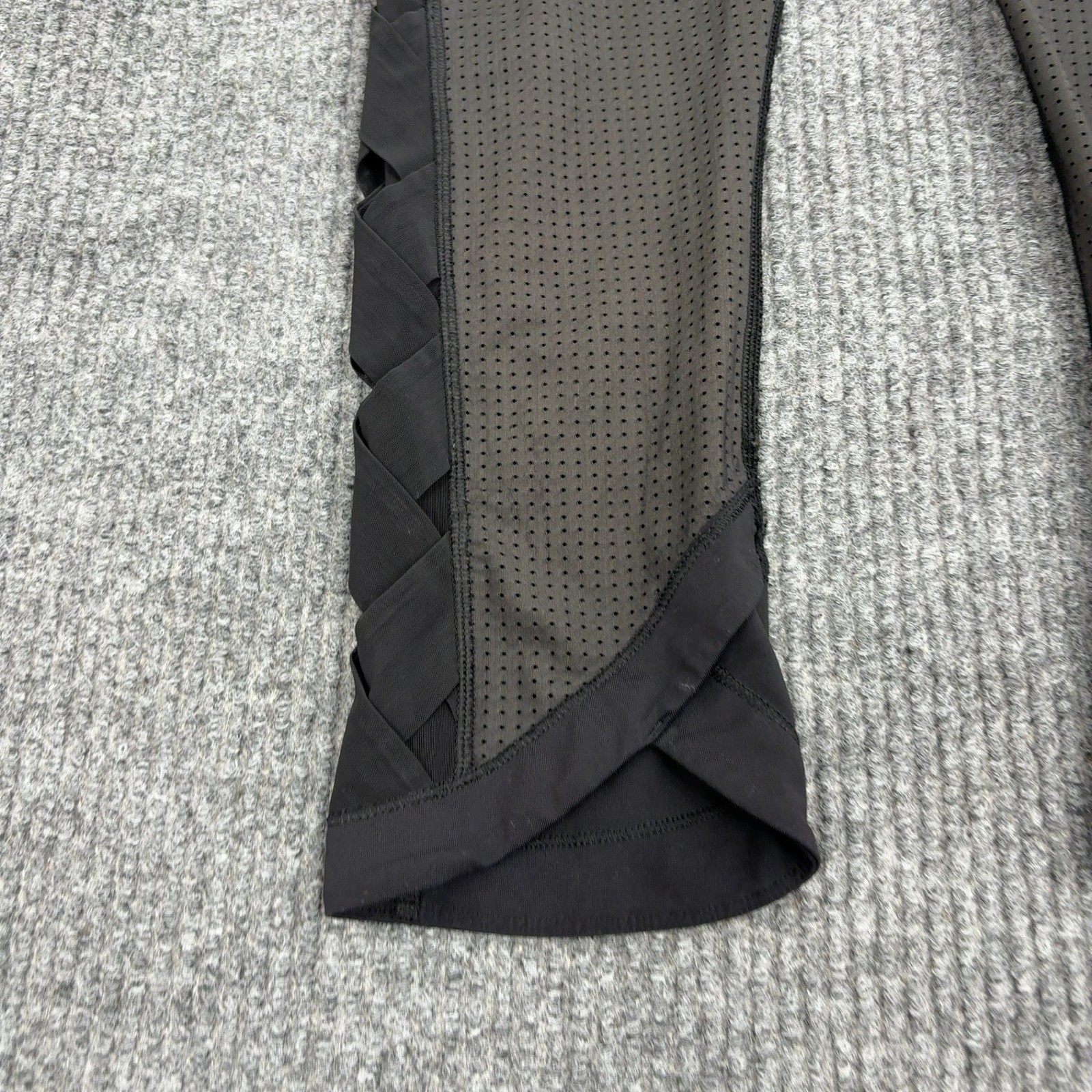 Lululemon Leggings Womens 6 Black Synthetic Mesh Panel Lattice Hem Athletic Yoga