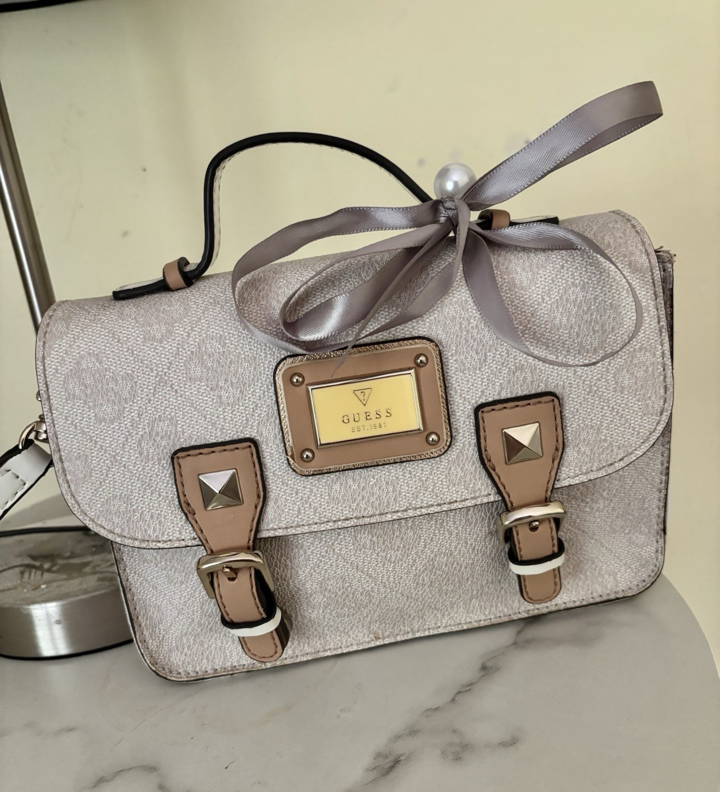 GUESS!7.5 By 6.5 Handheld Beitcrlastic Bag!