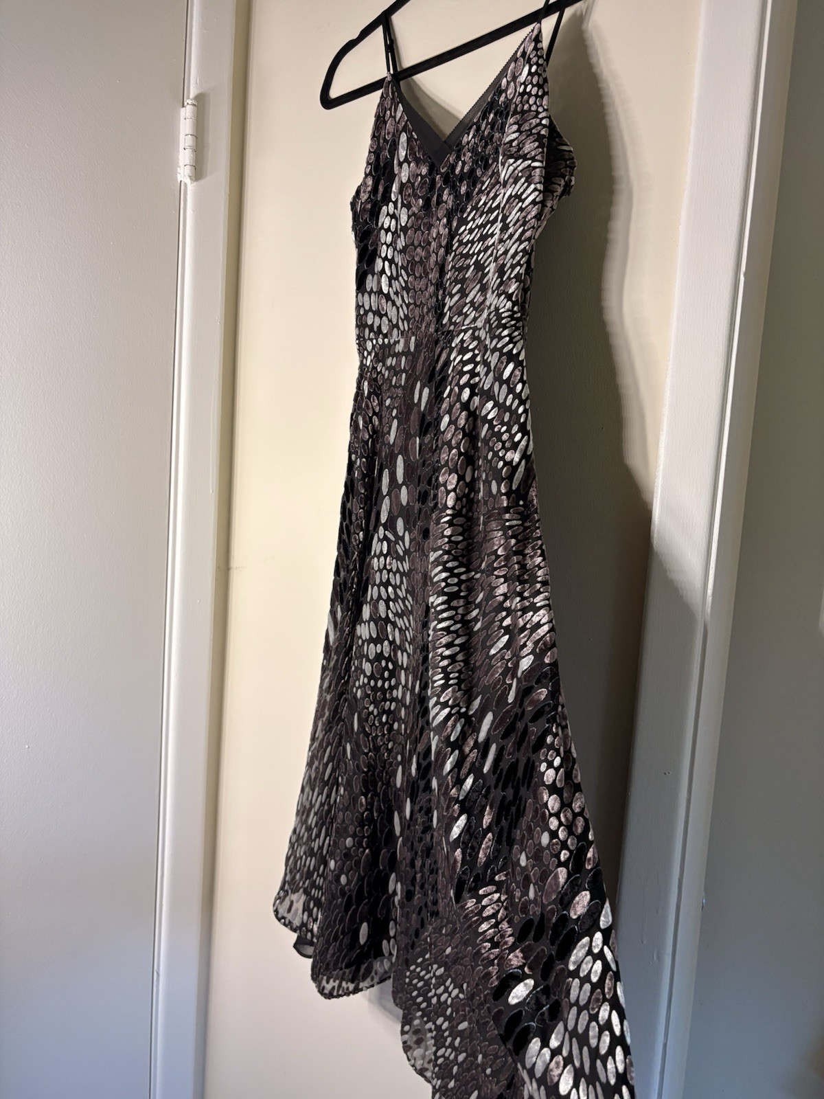 White House Black Market Animal Print Chiffon V-Neck Midi Dress Lined Sz 4