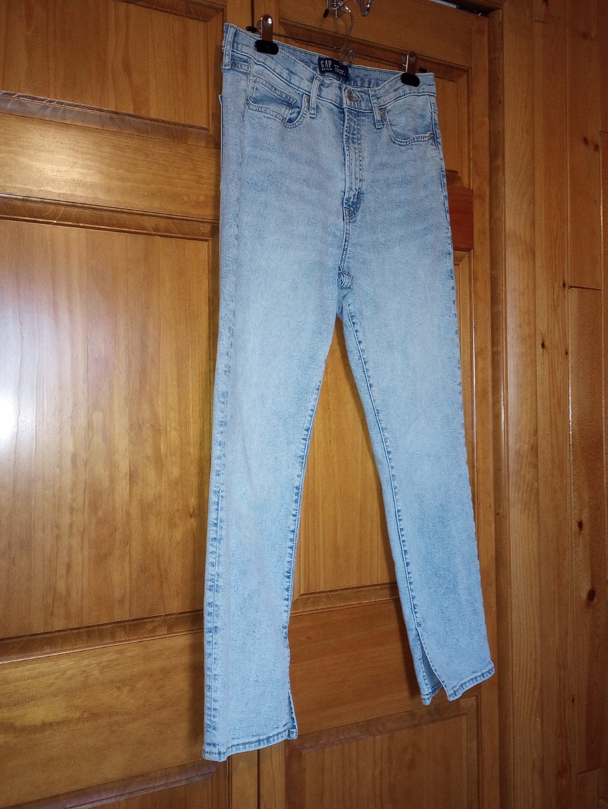 Gap Denim “Vintage” Look Jeans 5″ Ankle Slit Womens 31″ waist, 12″ rise, Lt Wash