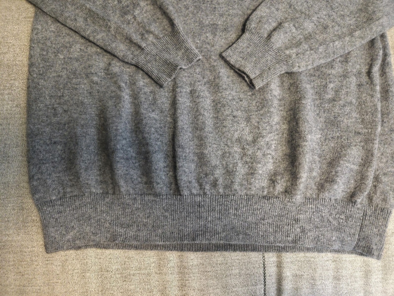 FTC Men’s Gray Cashmere Sweater with Seacell – Sz M (Super light weight & soft)
