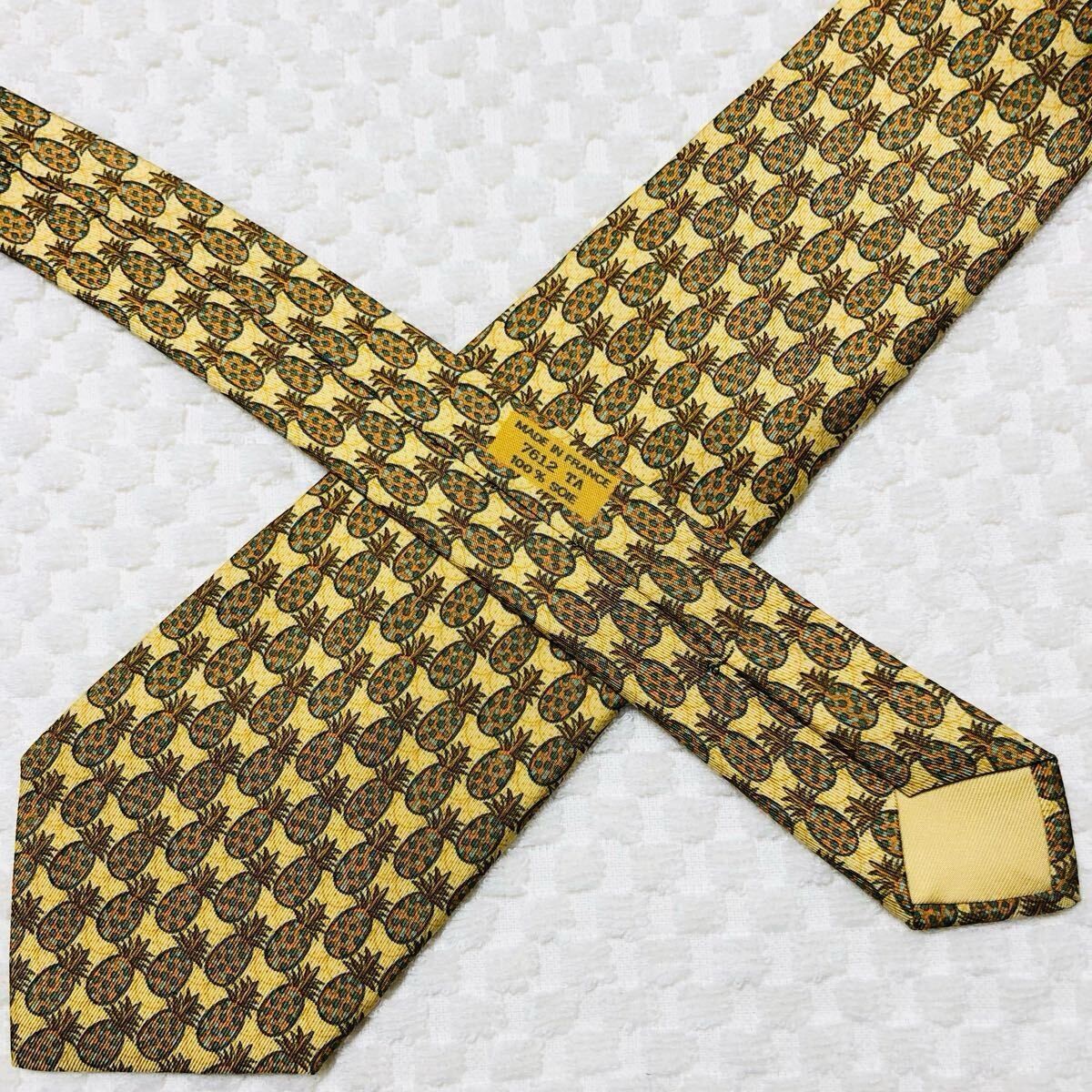 Excellent condition HERMES Tie Pineapple All over pattern 100 Silk Made in Franc