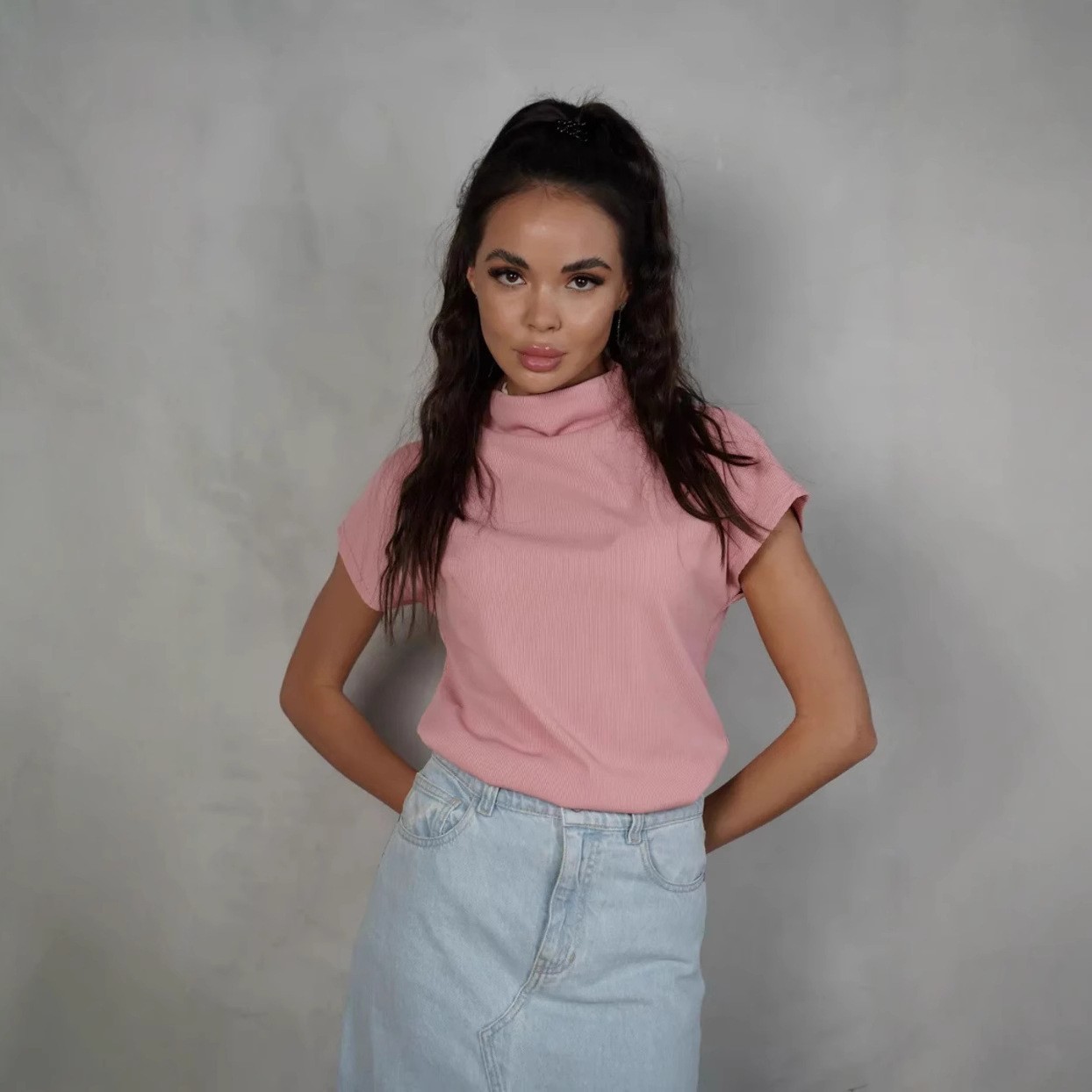 Fashionable Casual Womens Solid-color Top With A Mock Neck And Short Sleeves