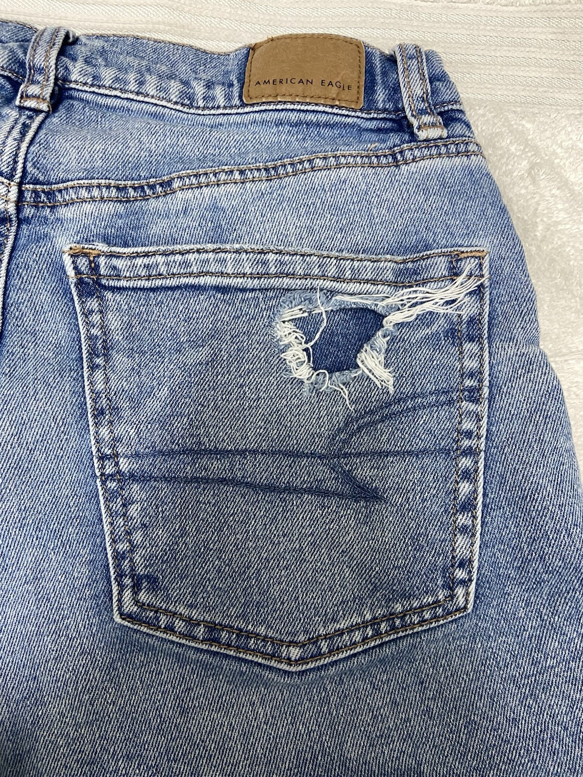 American Eagle Strigid Women’s High Rise Straight Distressed Light Wash Jeans 2