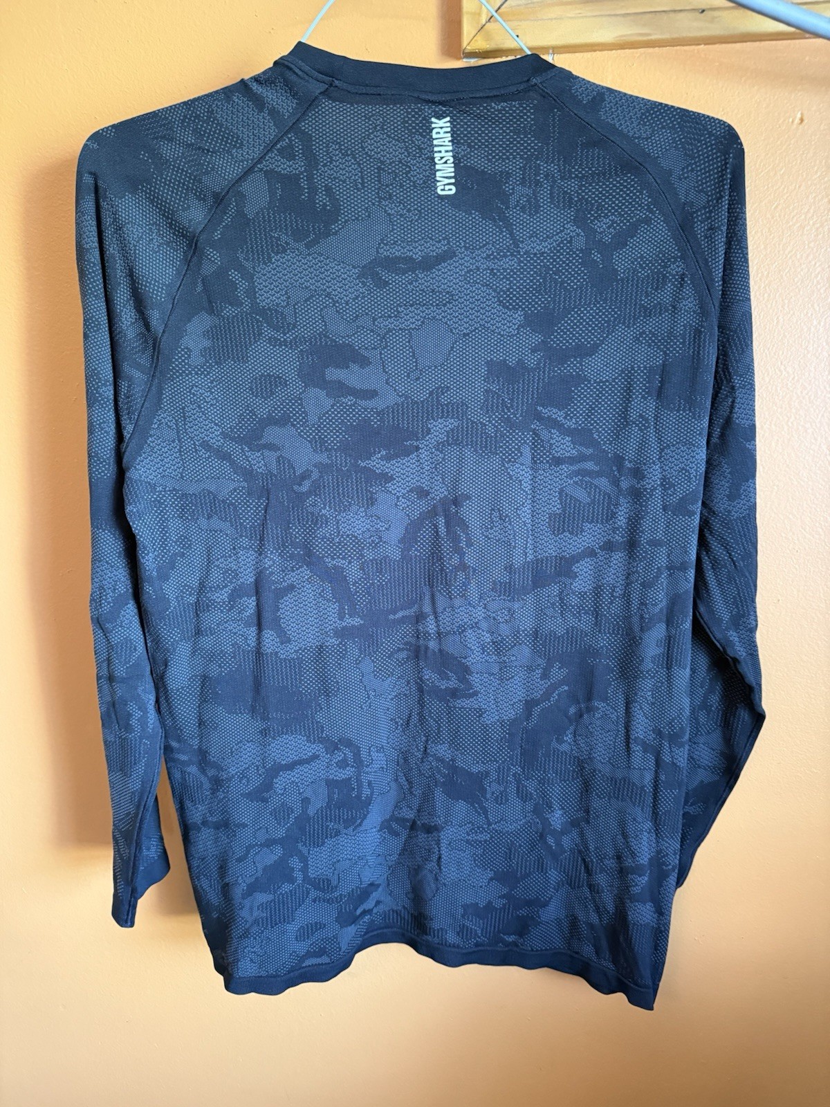 Gymshark Mens Geo Seamless Long Sleeve T-Shirt Black Size large Worn once