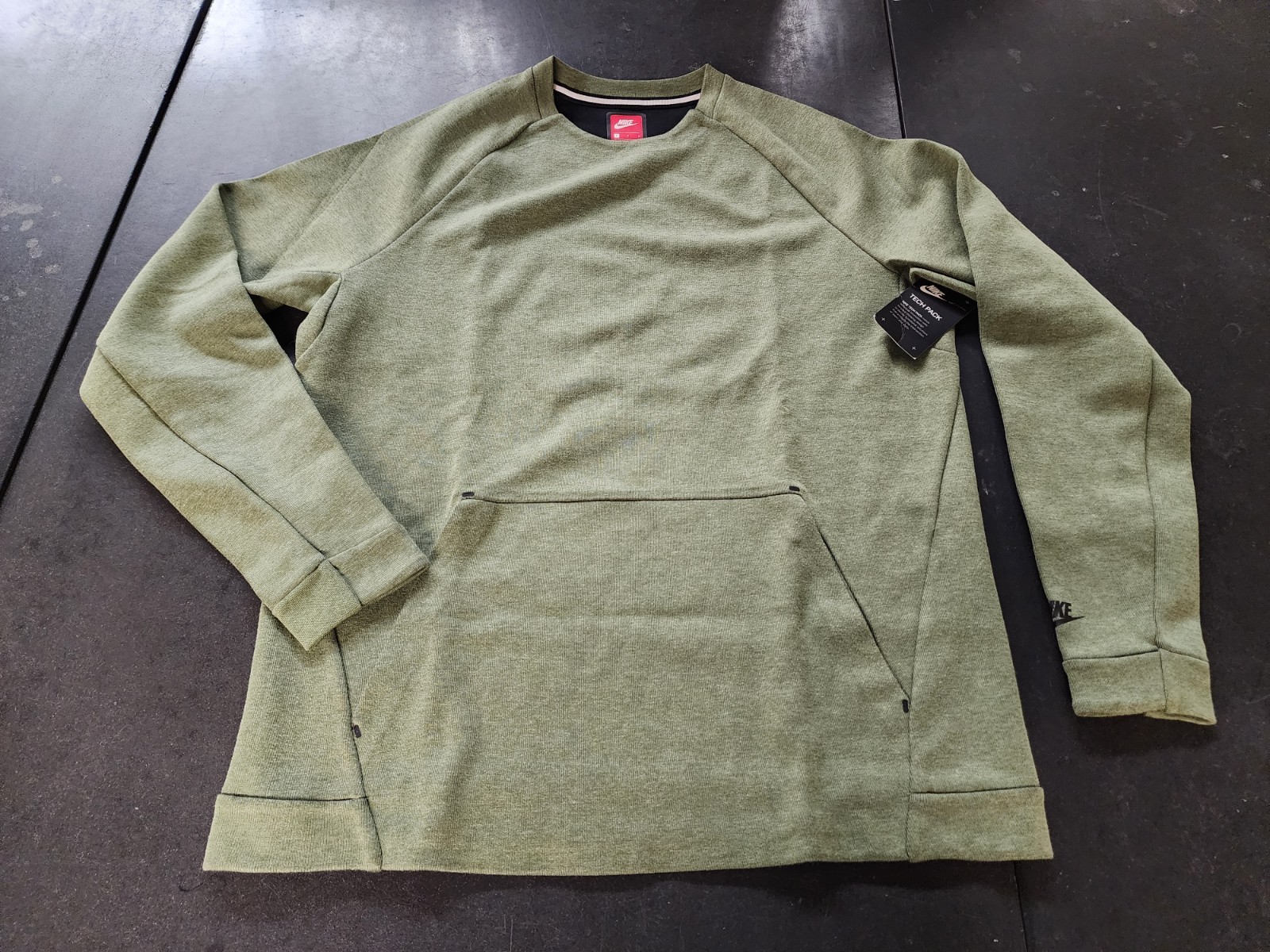 Nike NSW Tech Fleece Men’s Crewneck Sweatshirt – Olive Palm Green – Size Large
