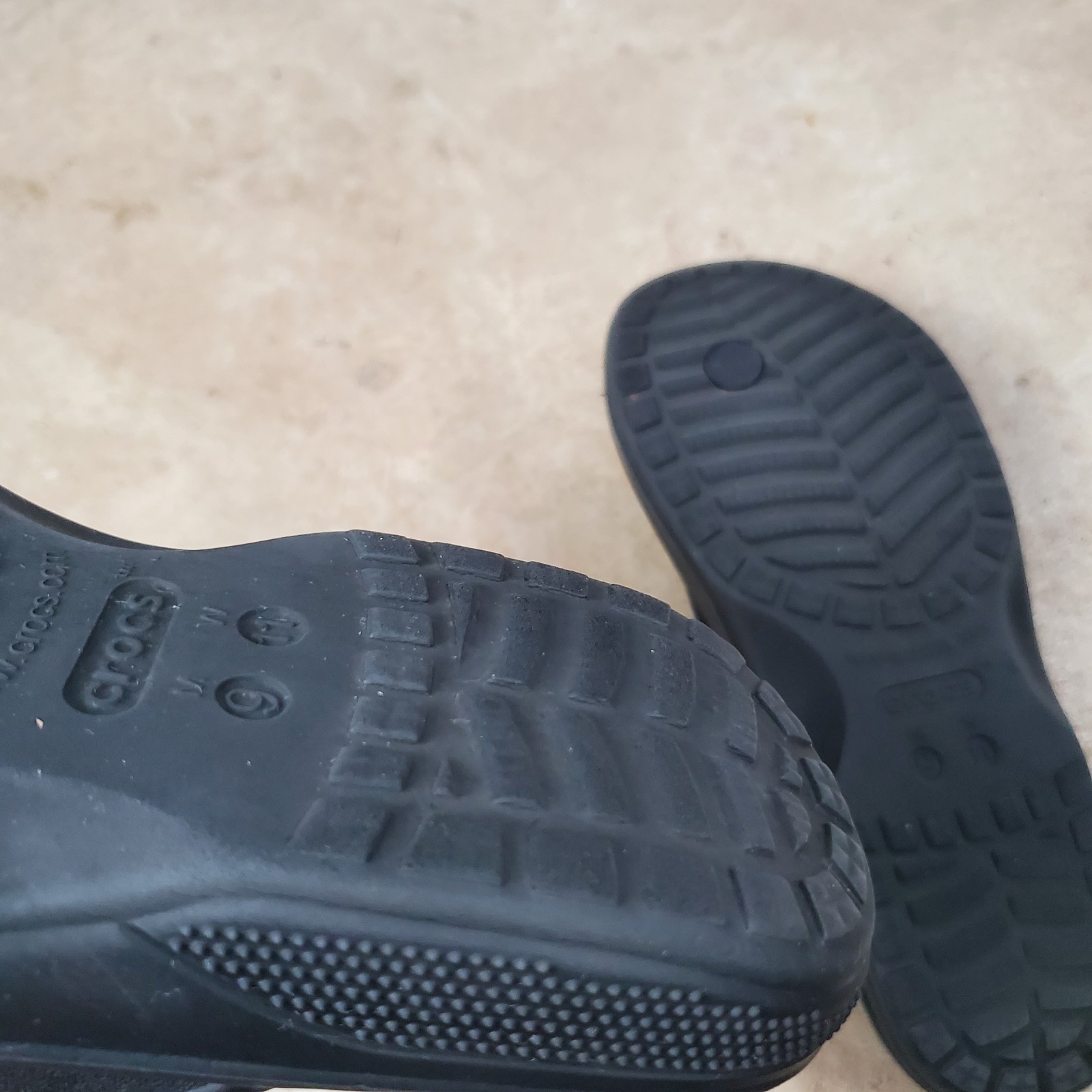 Crocs Baya II Flip Flops Men’s 9 Women’s 11 Black Sandals Slip On 208192