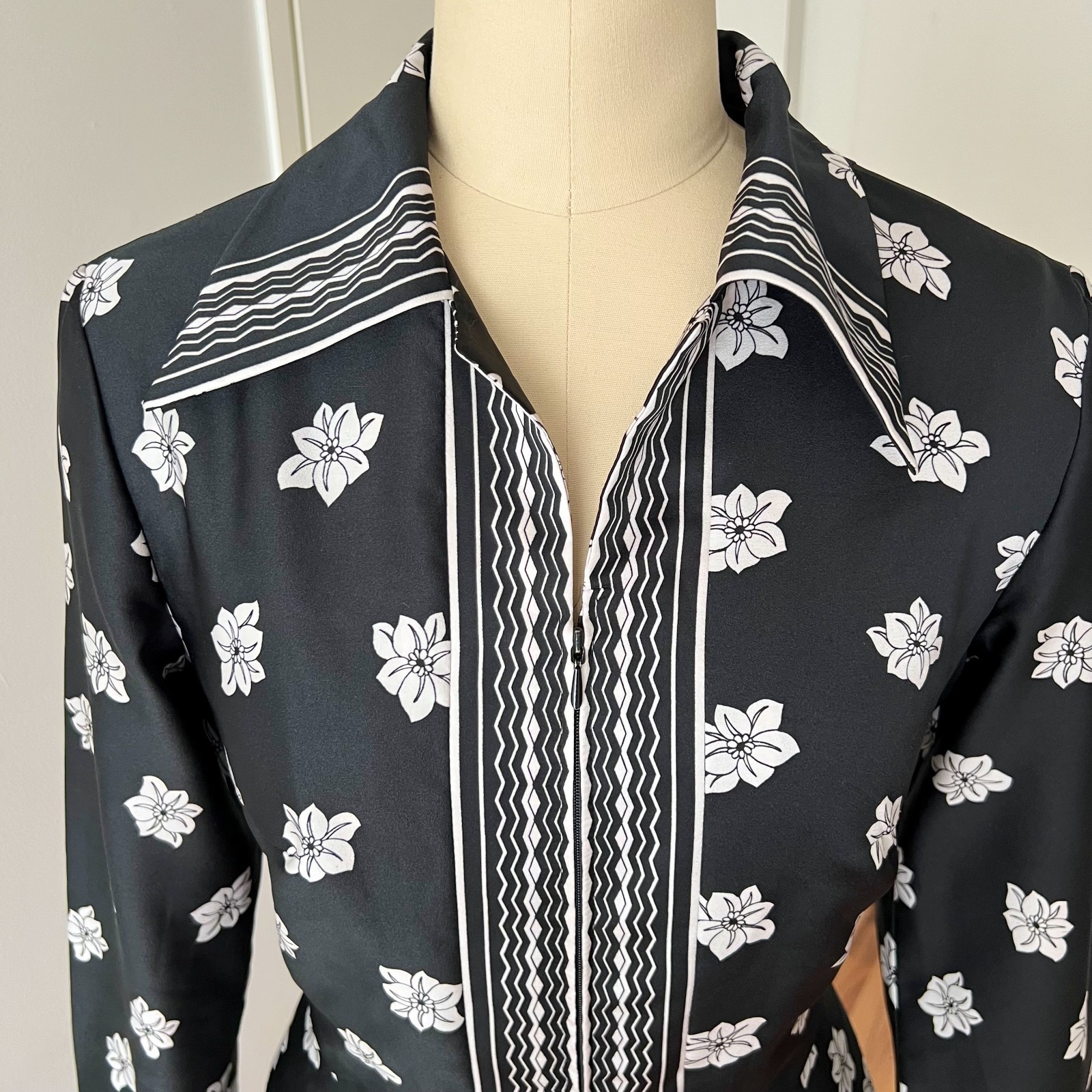 1970s TREVIRA Dagger Collar Floral Shirt Dress Border Print Long Sleeves Midi 42