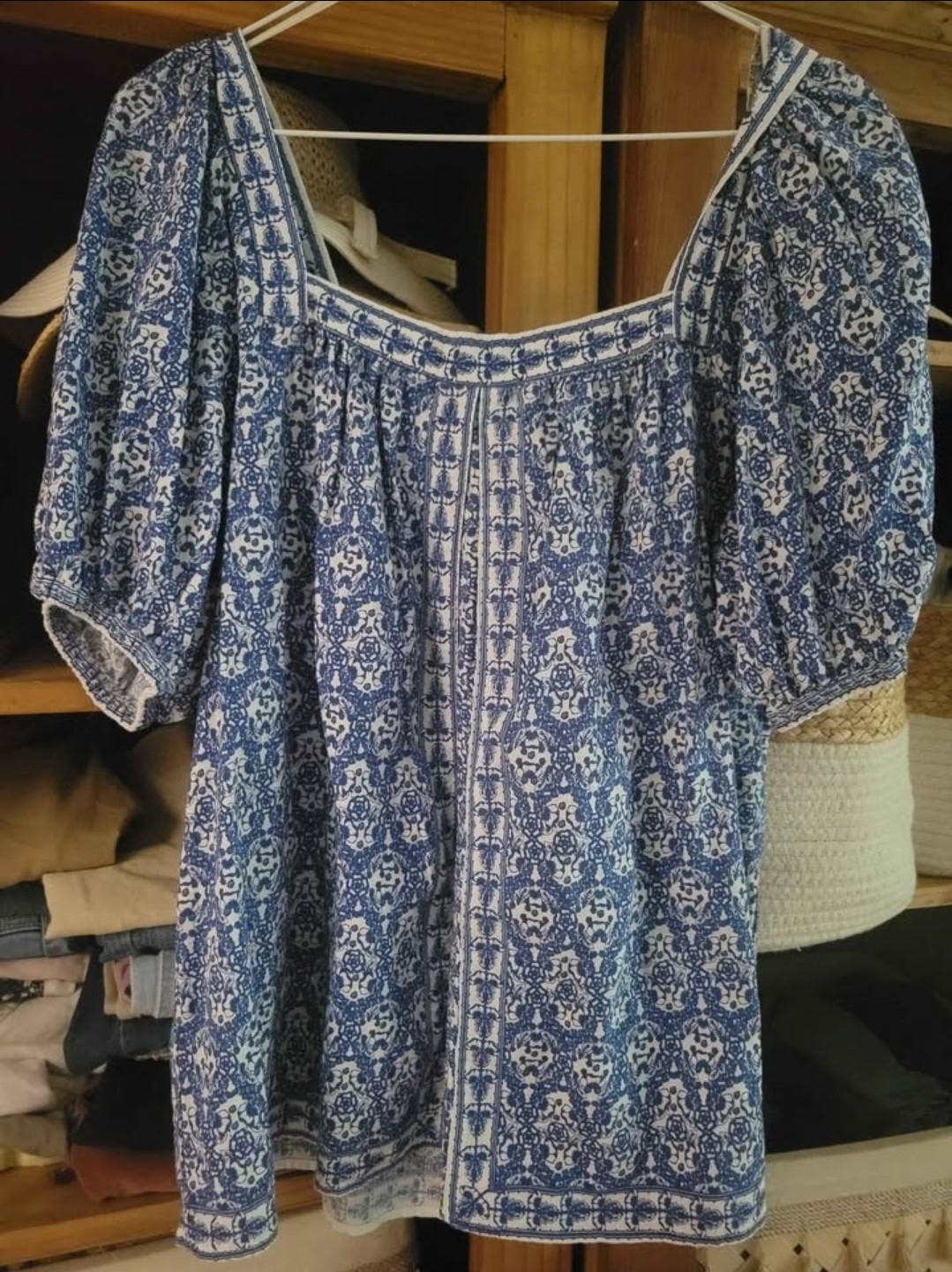 Max Studio Floral Peasant Blouse Blue White Bohemian Cottagecore