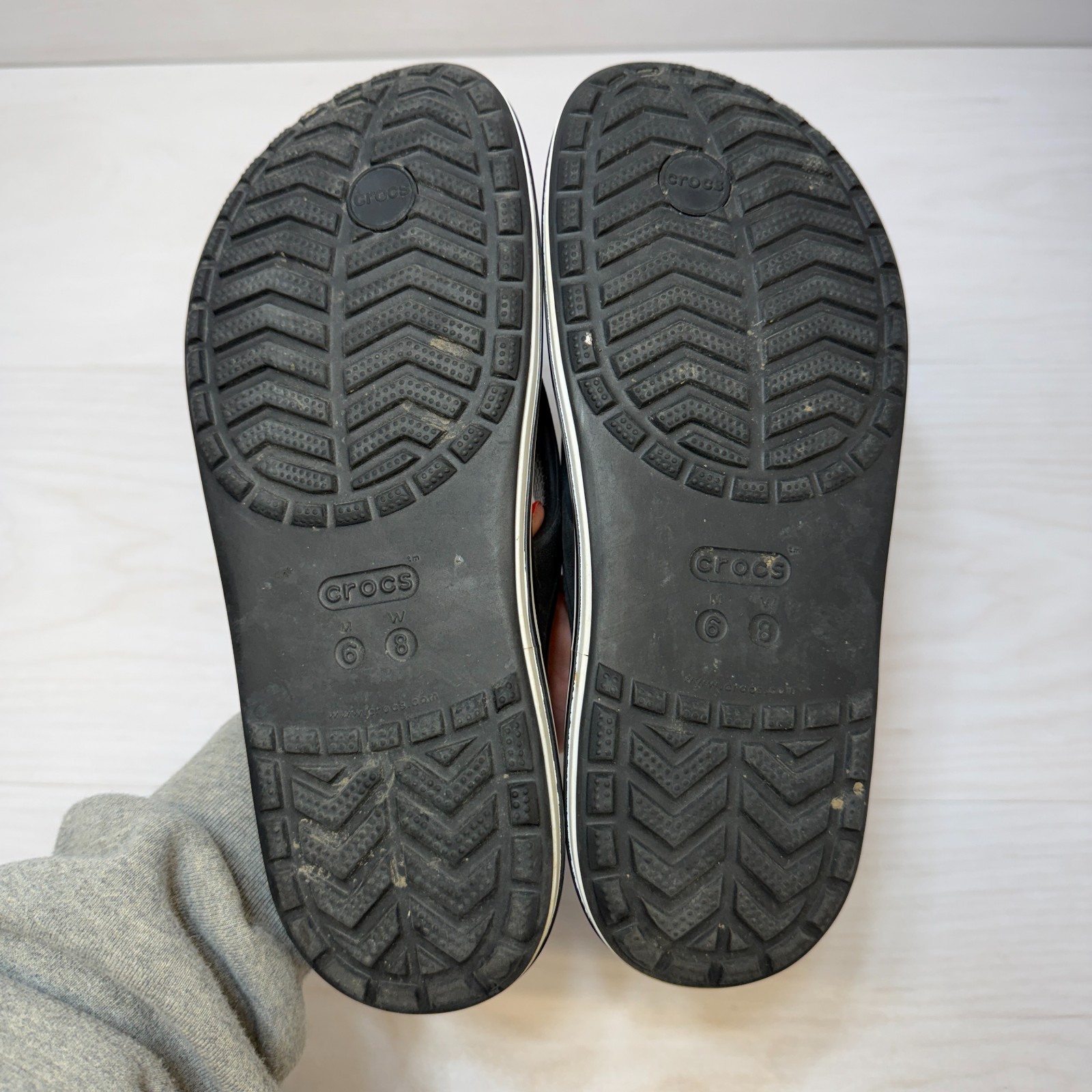 Crocs Bayaband Thong Flip Flops Unisex Size 6M/8W Black Leather Casual Comfort