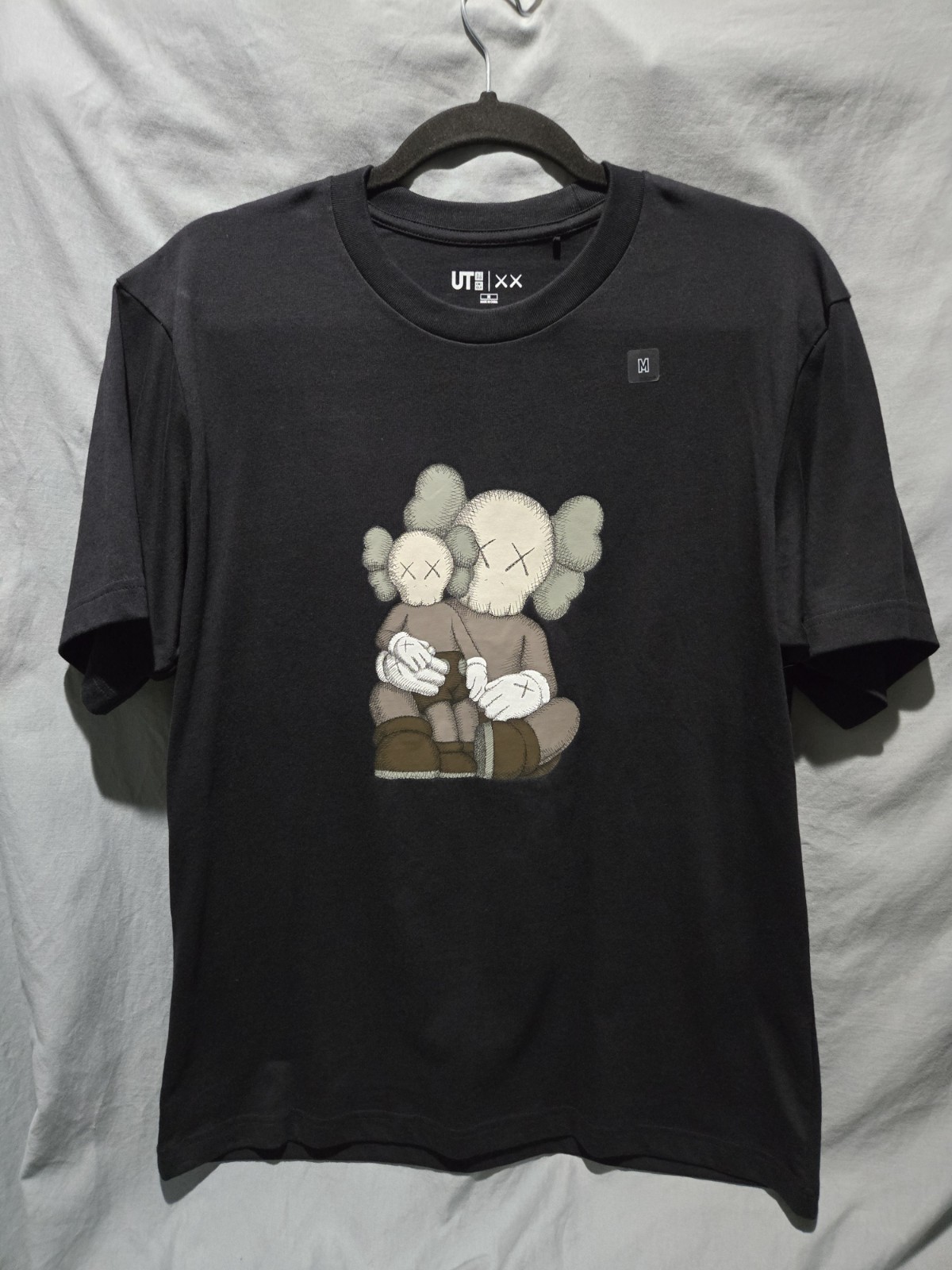 Uniqlo UT x Kaws T Shirt Mens Medium Black Explorer Companion Robot Graphic