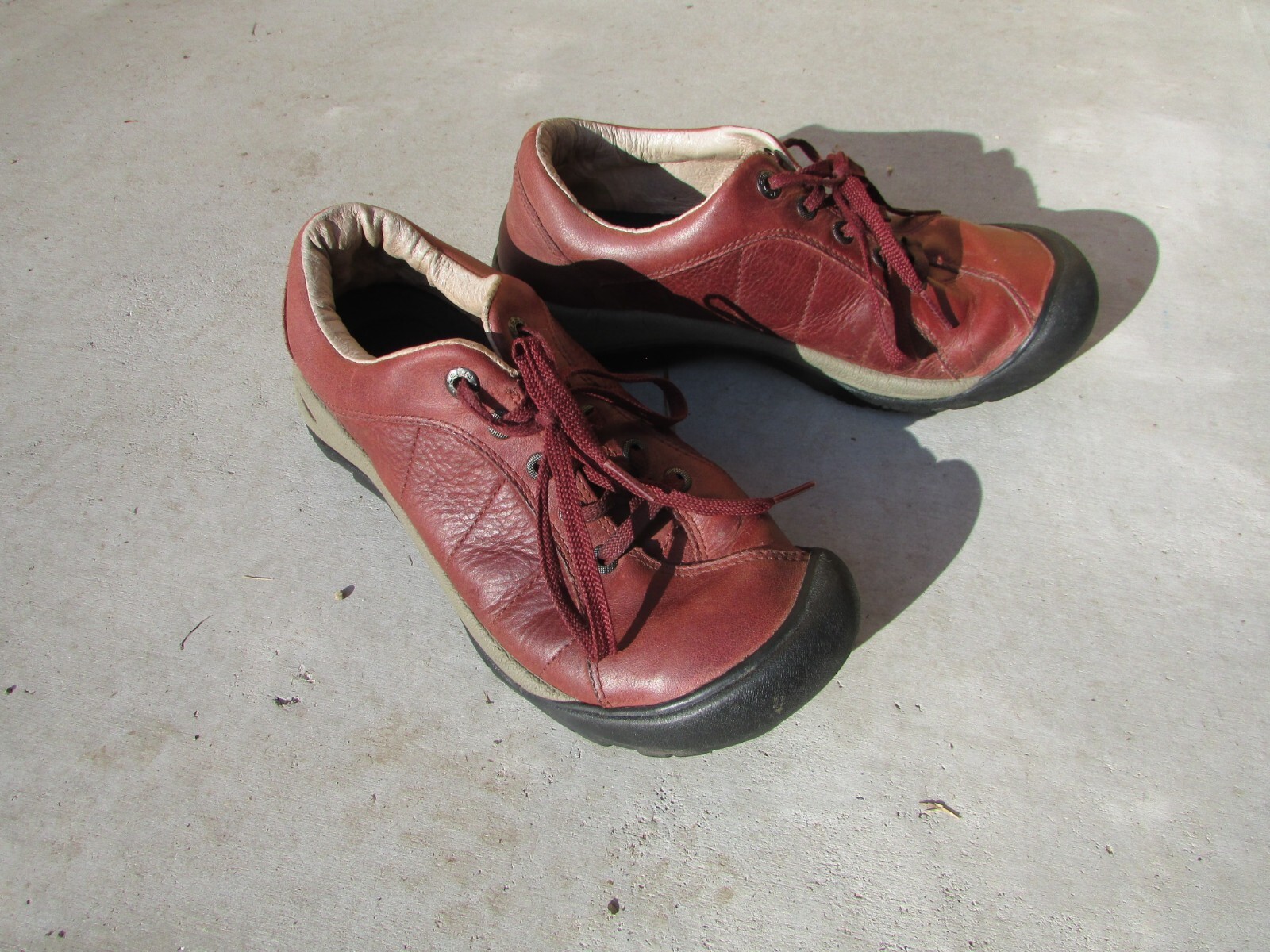Keen Red Leather Oxford Laced School Walking Shoes Size 8 (38.5) 5322-MBRN