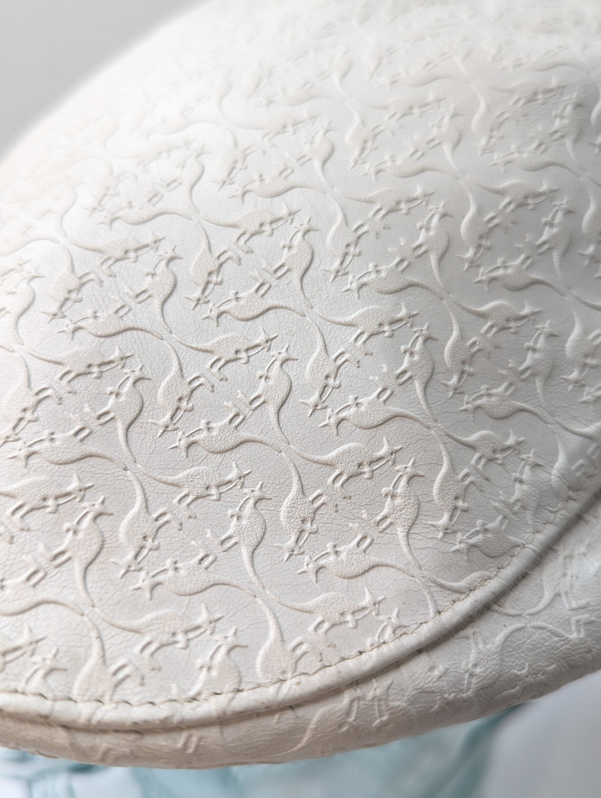 Kangol Kanganude Emb White Leather Flat Hat Cap Kangaroo Print Size Medium RARE