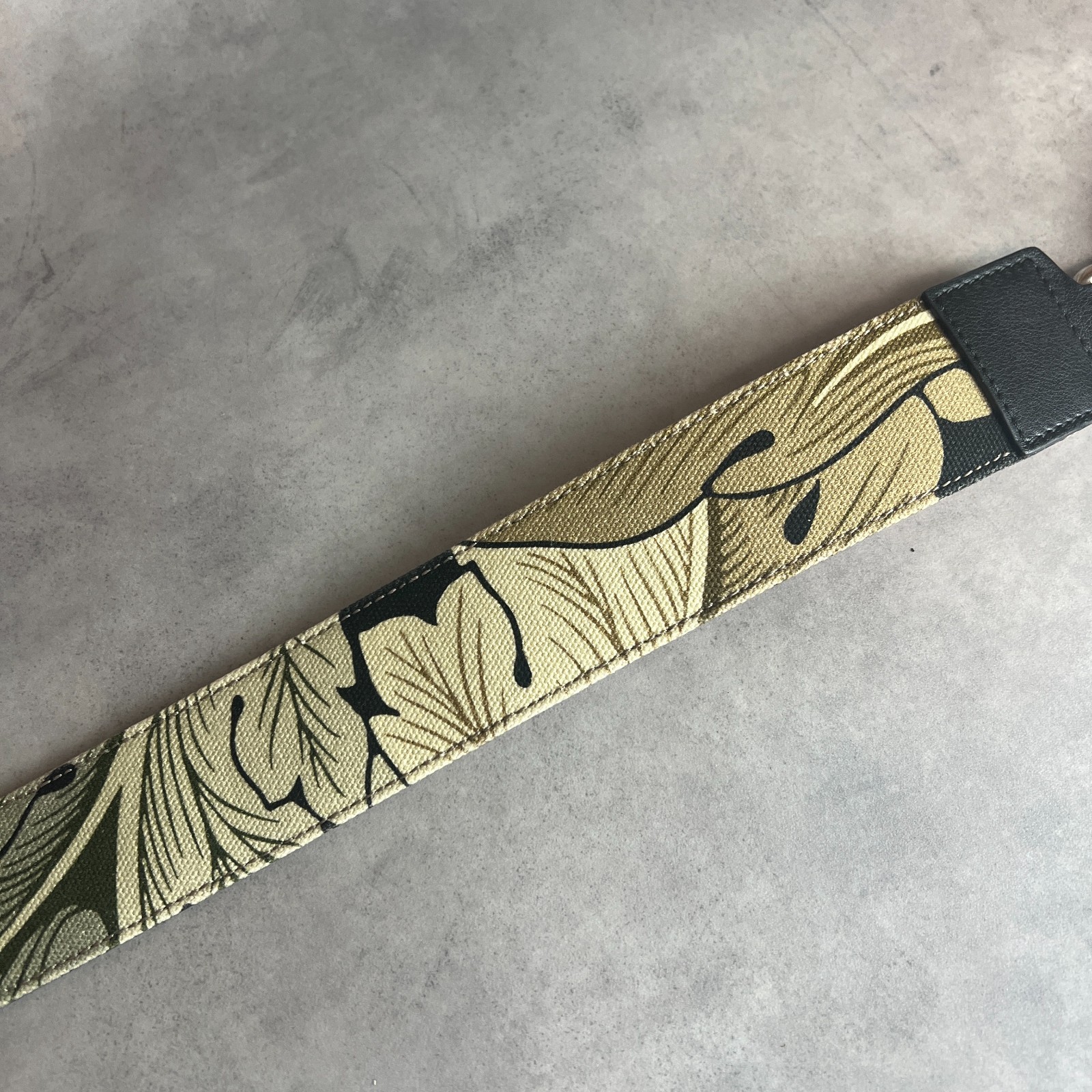 LOEWE Jacquard Leather Green Leaf William Morris Shoulder Strap Used From Japan