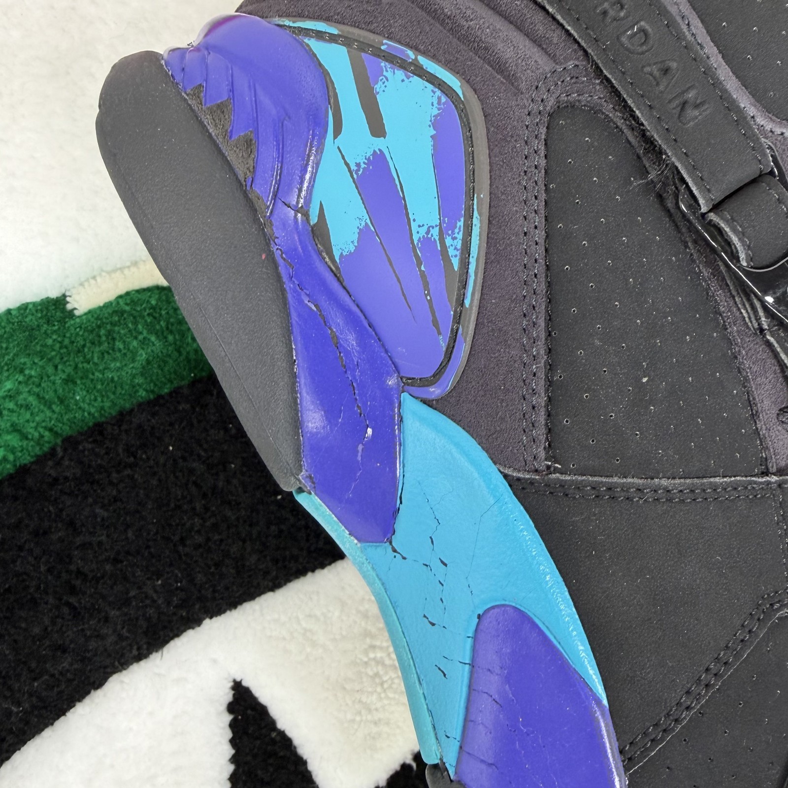 Size 11 – Jordan 8 Retro Aqua (2007) *DAMAGED*