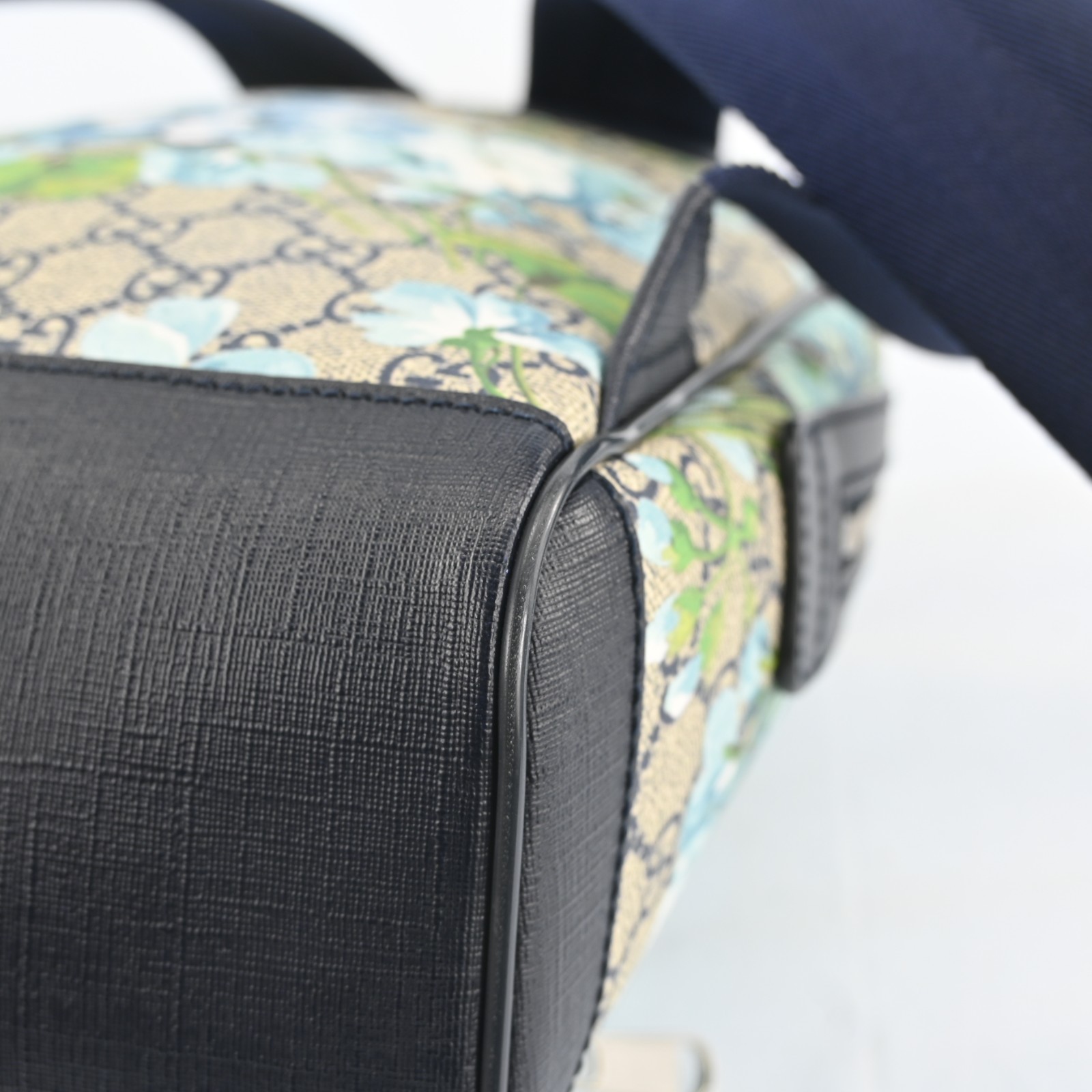 Auth GUCCI GG Blooms 546327 Beige Navy Multi PVC Leather Backpack C1765OO801
