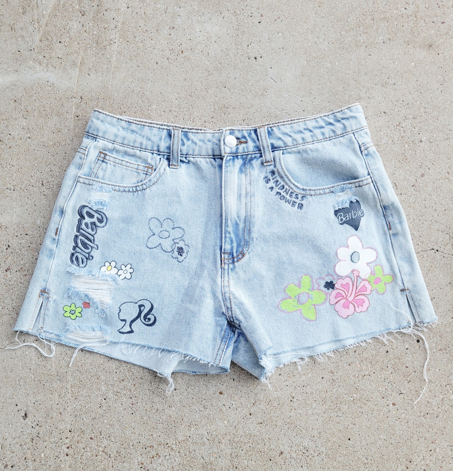 Barbie Floral Light Wash Denim Cut Off Shorts 27″ Waist Size 27 Forever 21