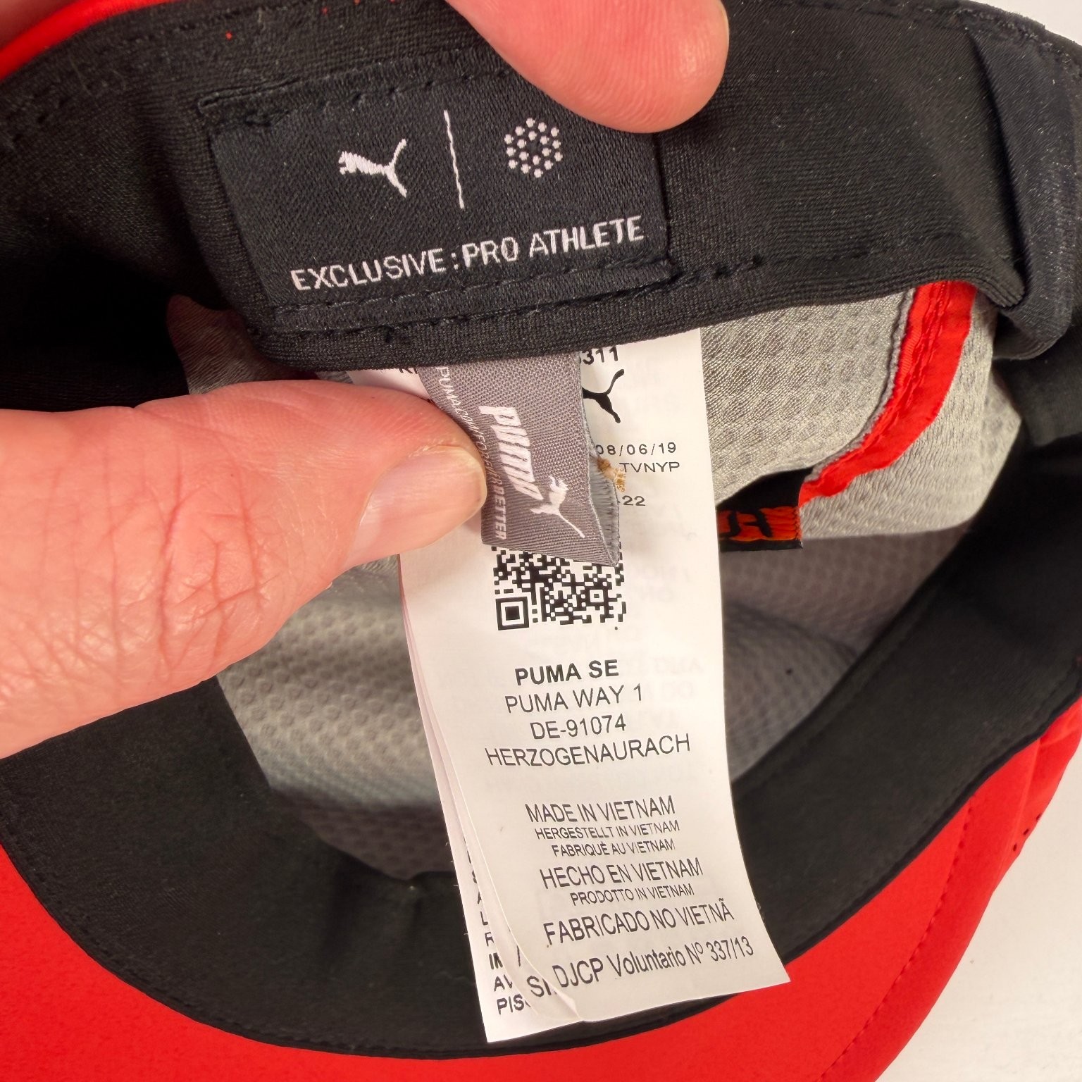 Puma Cobra Golf Hat Flat Cap Men’s Flexfit Red White Vented Pro Athlete
