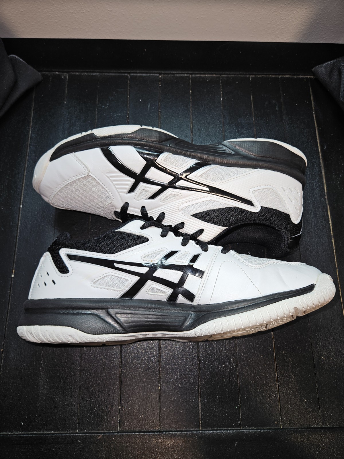 Asics Upcourt 3 Athletic Sneakers – Wht/Blk – Sz 4.5M/6W (1074A005) Pre-owned