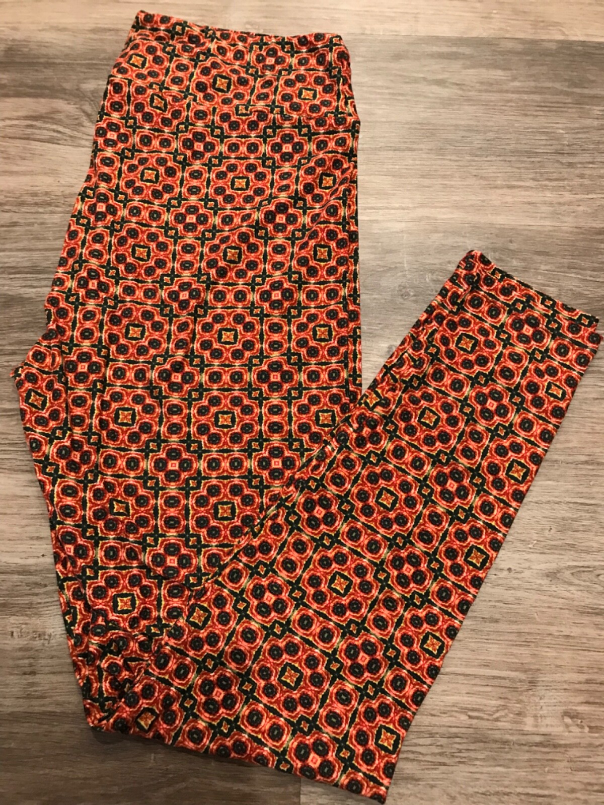 LuLaRoe Tall & Curvy multicolored polyester/spandex blend geometric design