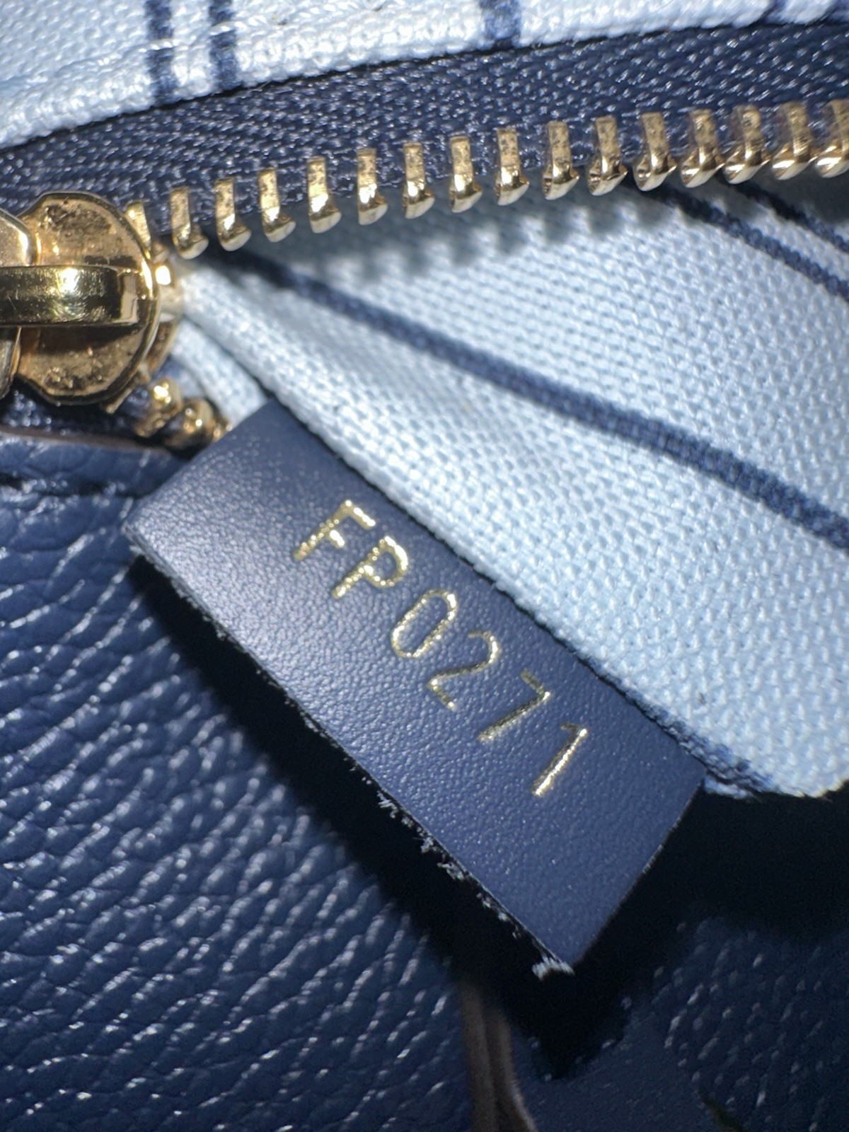 AUTHENTIC LOUIS VUITTON Monogram Raffia OnTheGo OTG MM Navy Blue Bag, M57723