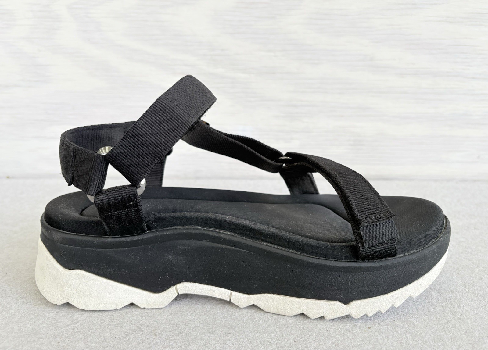 Teva Women’s Jadito Adjustable Black & White Strappy Platform Sandals Size 8