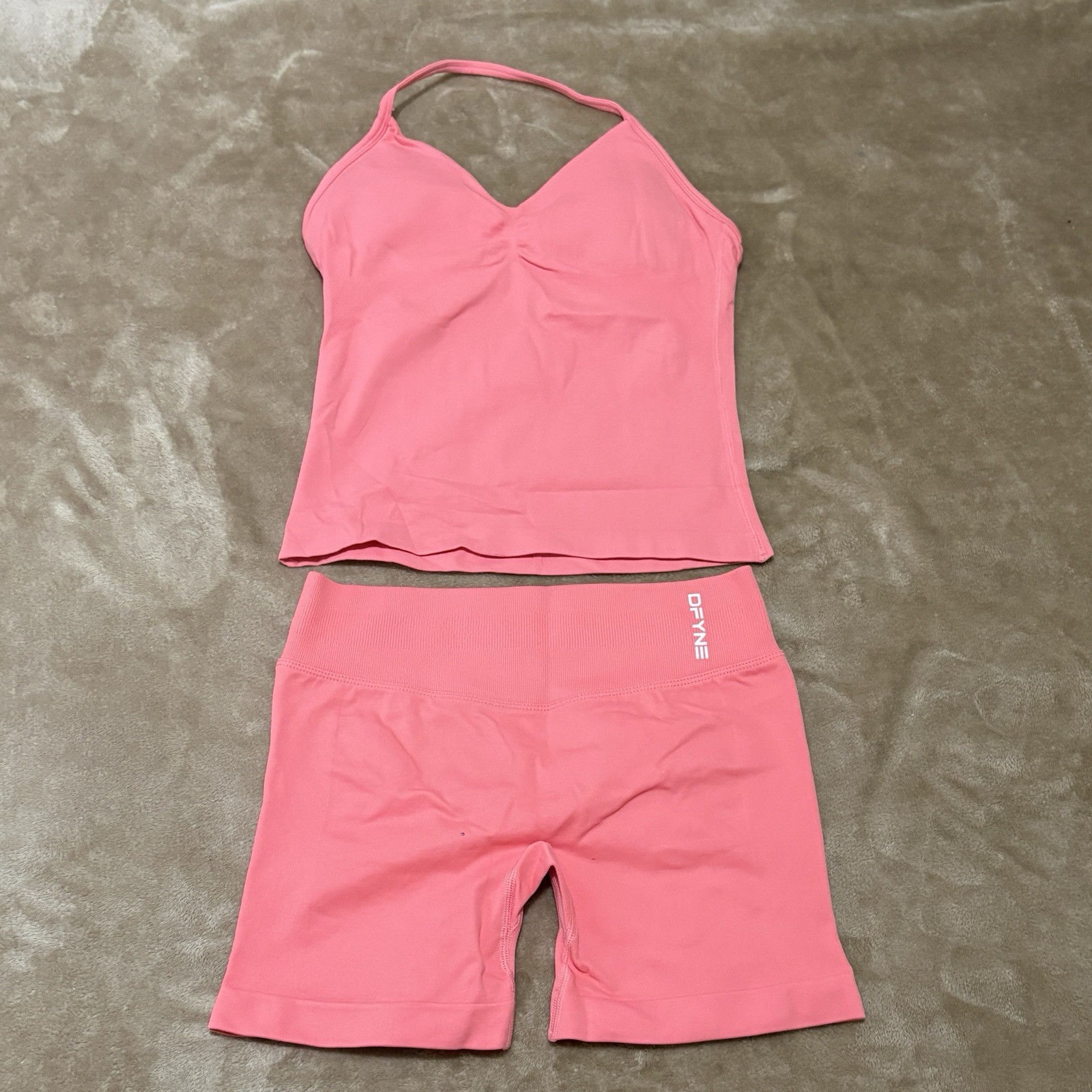 DFYNE coral set brand new size M