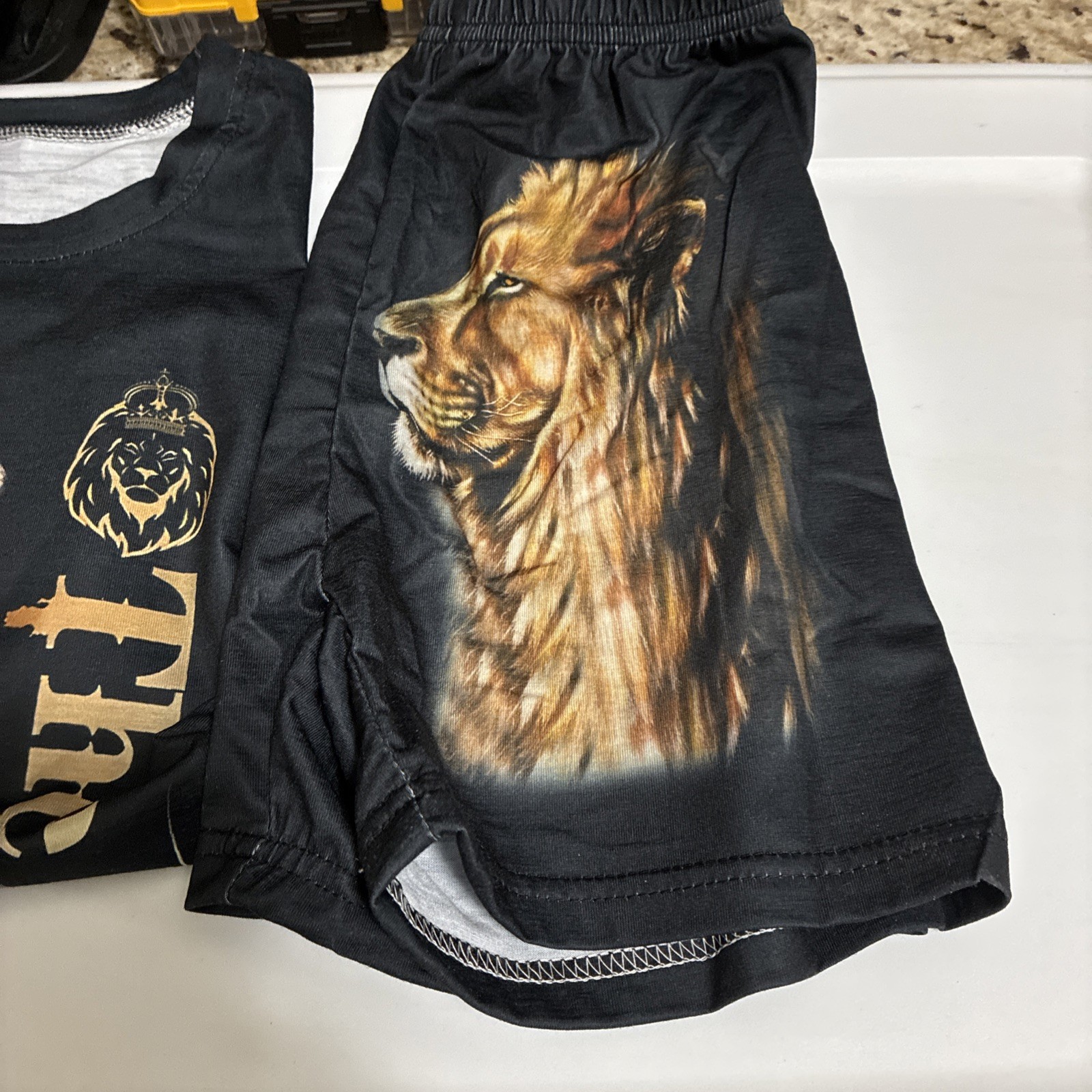 Boys Short Set Size5-6 Y The King Loin 🐅👀👑 Cute