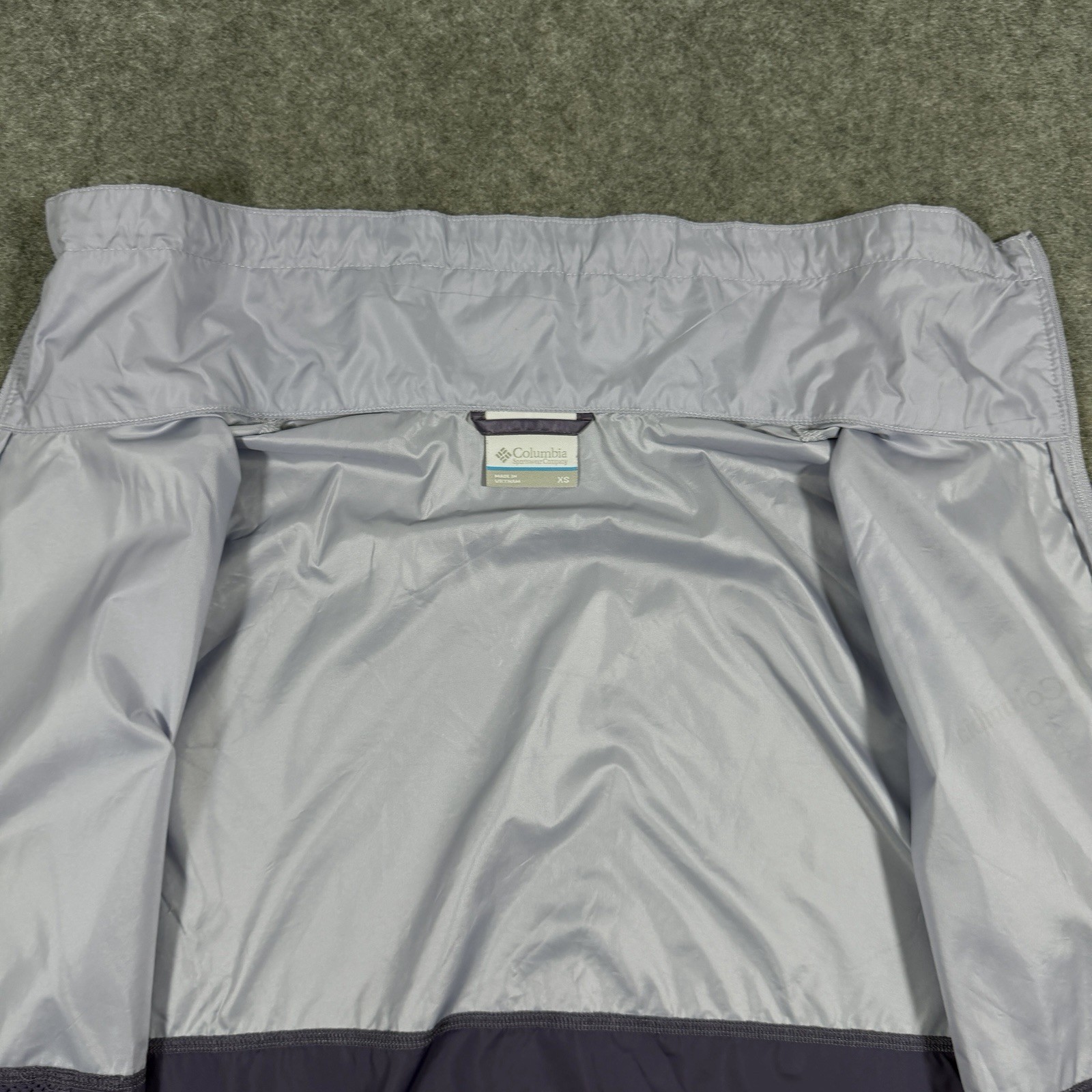 Columbia Lightweight Full Zip Windbreaker Jacket Fits Women’s Size XS Purple