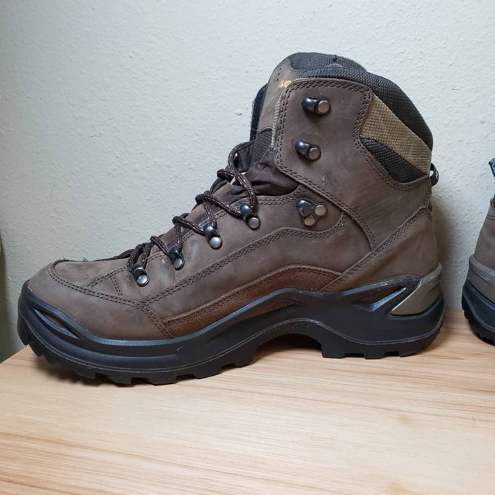Lowa Renegade GTX Mid Hiking Boots Brown Leather All Terrain Men’s Size 9.5
