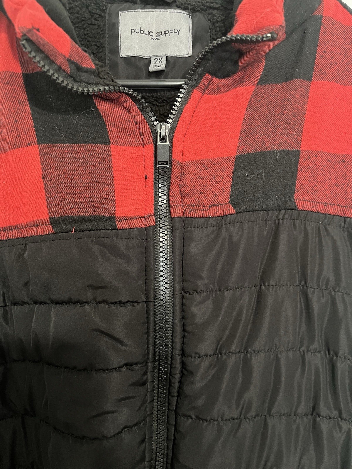 Public Supply NYC Men’s 2X Black Red Plaid Puffer Jacket Hooded Full Zip Pockets
