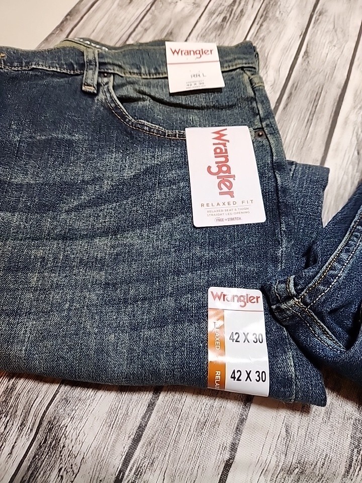 Wrangler Five Star Premium Relaxed Fit Men’s Jeans W42 L30 NWT