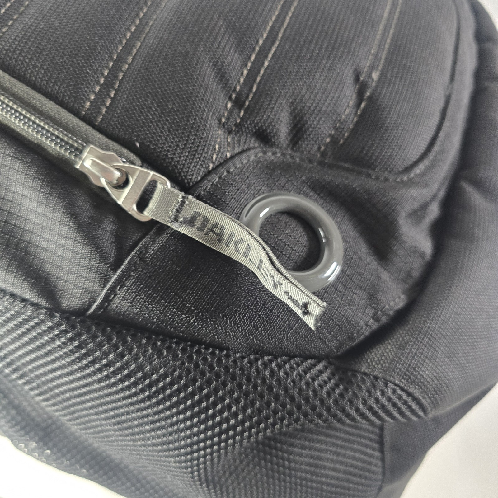 Oakley 5-Speed Backpack Grigio Scuro Medium Sized # 92792 Black