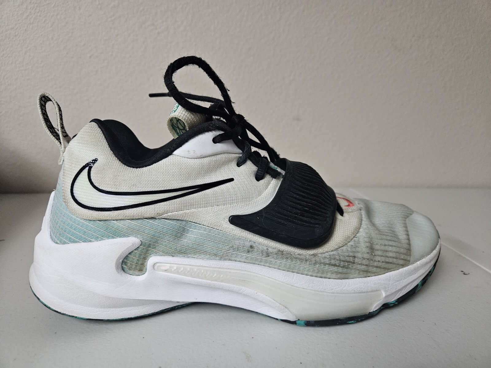 Nike Freak 3 White Black Clear Emerald Youth 7Y Giannis (DB4158 101) Shoes