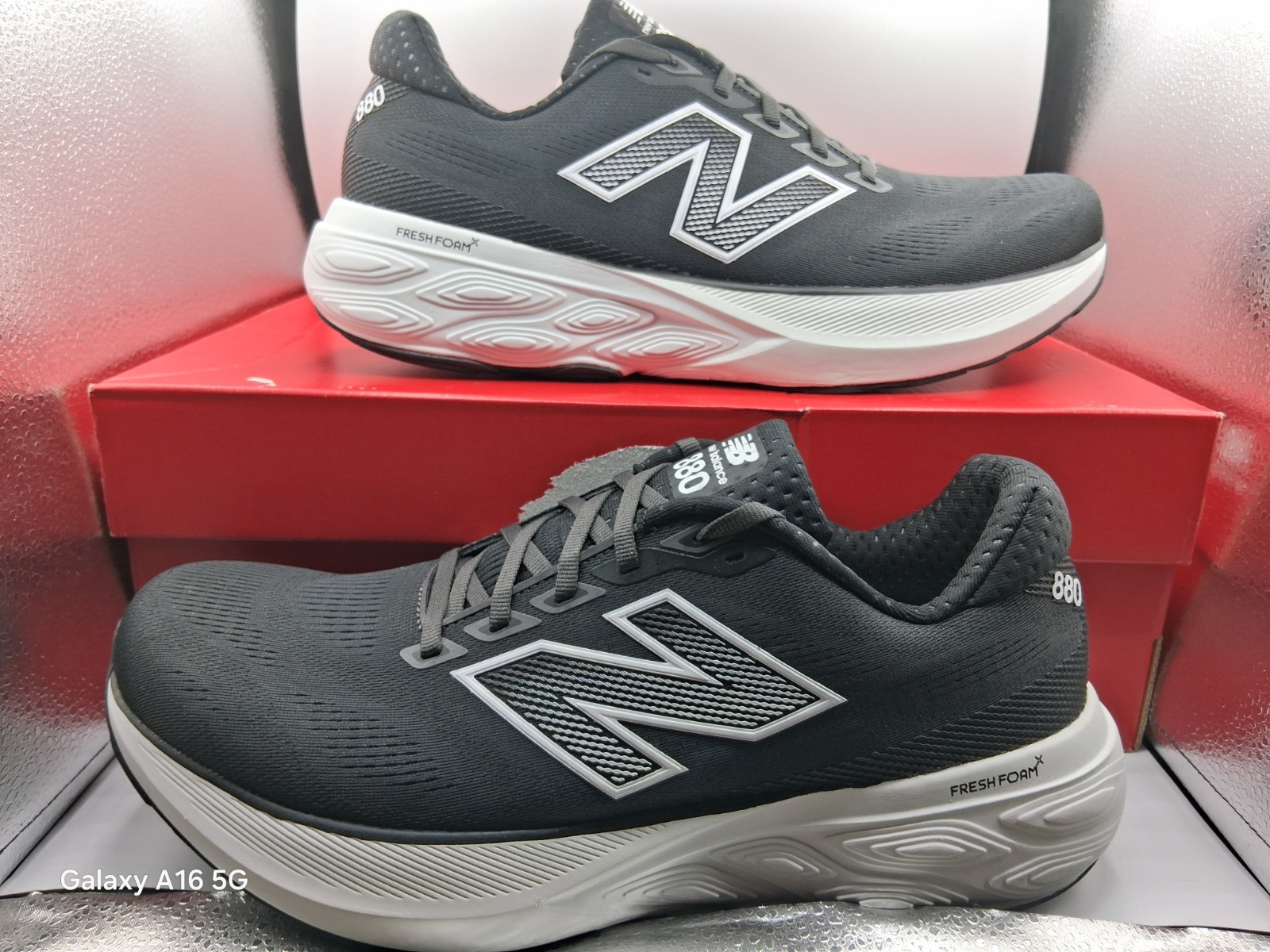 New Balance: 12.5 Fresh Foam X 880v15 Men’s Athletic Running Shoe [Black/White]