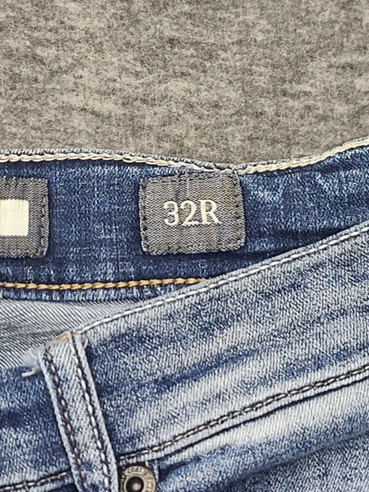 BKE Jake Men 32×32 Straight Leg Jeans Light Wash Stretch Blue Denim Distressed