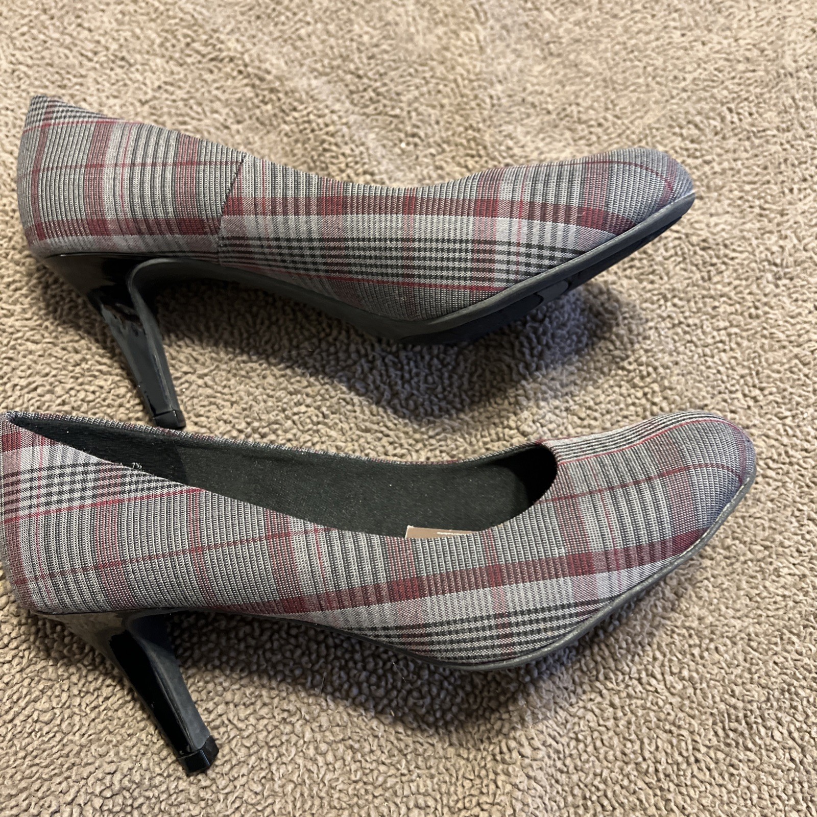 COMFORT PLUS by Predictions Gray Plaid Pumps Heels Shoes Womens Size 7 1/2 NWT