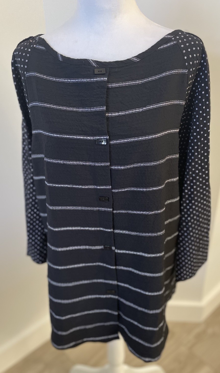 MOONLIGHT Y & S Fashion Size XXL Artsy Black/White Tunic Top Back Button Accent