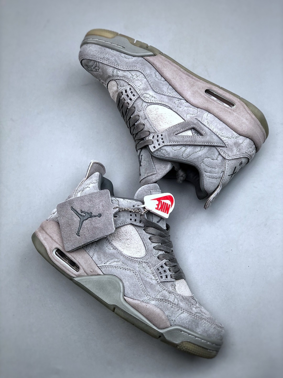 930155-003 New KAWS AJ4 Retro Cool Grey 2017 Men’s Size 4-13